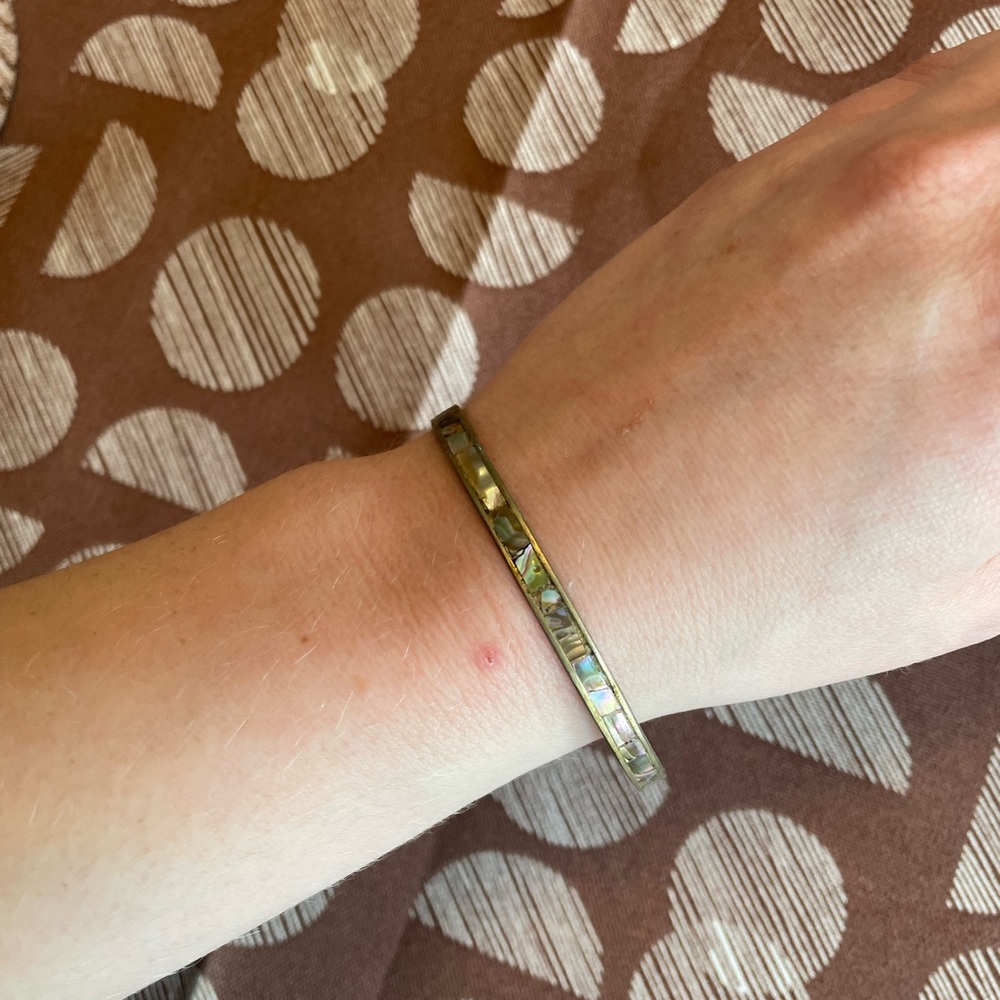 VINTAGE 1970s Hawaiian Crushed Seashell Bangle